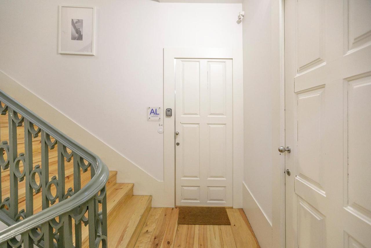 Lovelystay - Cativo Studio Downtown By Metro Station Порто Екстериор снимка