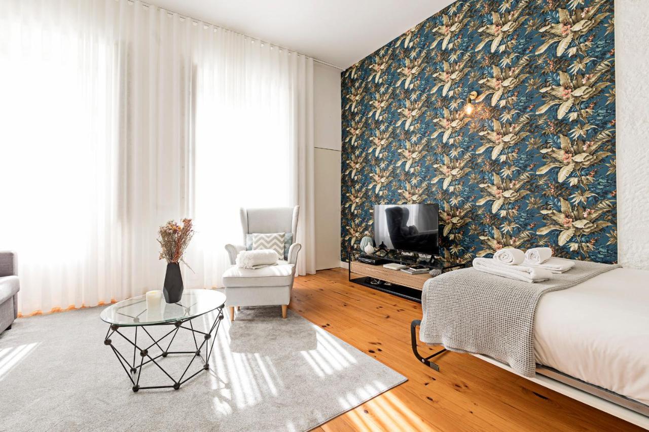 Lovelystay - Cativo Studio Downtown By Metro Station Порто Екстериор снимка