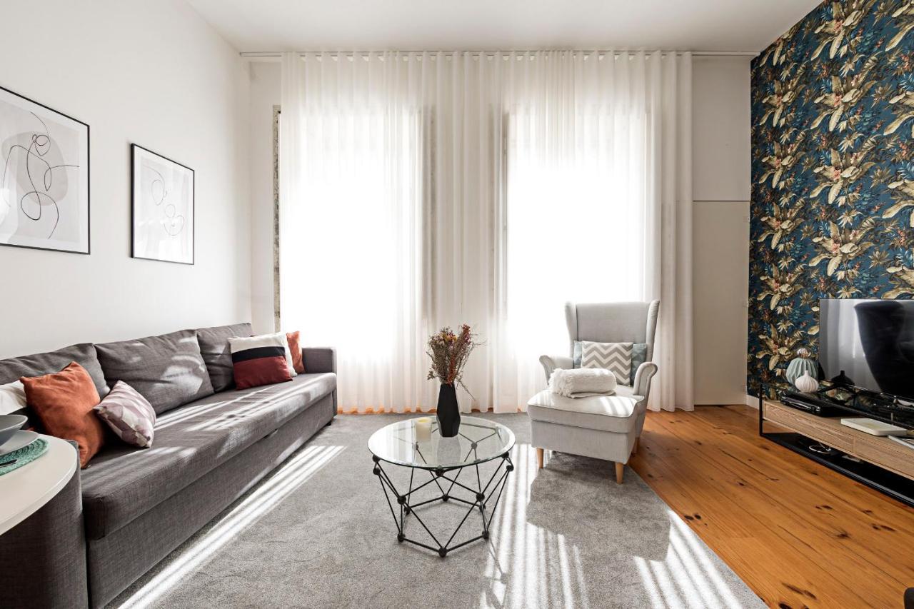 Lovelystay - Cativo Studio Downtown By Metro Station Порто Екстериор снимка