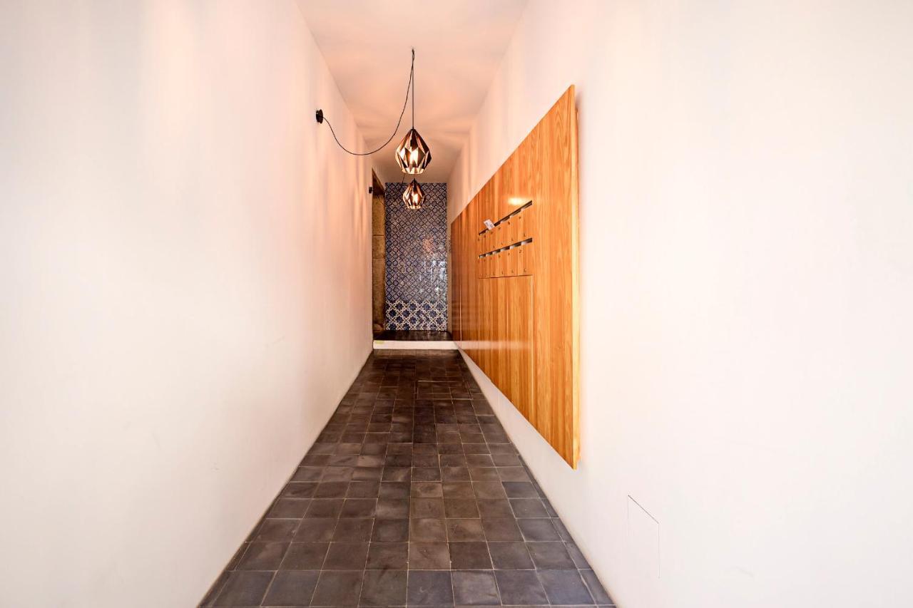 Lovelystay - Cativo Studio Downtown By Metro Station Порто Екстериор снимка