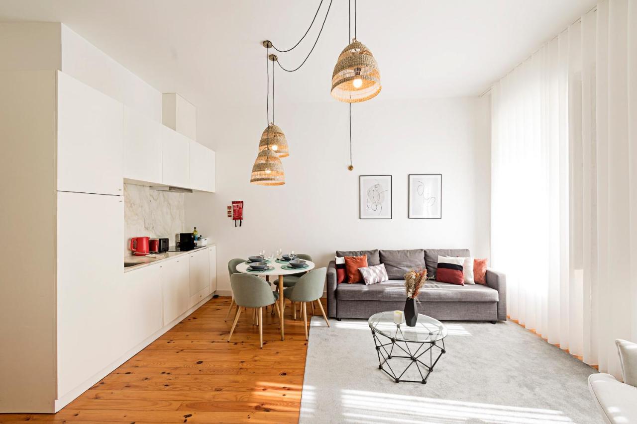 Lovelystay - Cativo Studio Downtown By Metro Station Порто Екстериор снимка